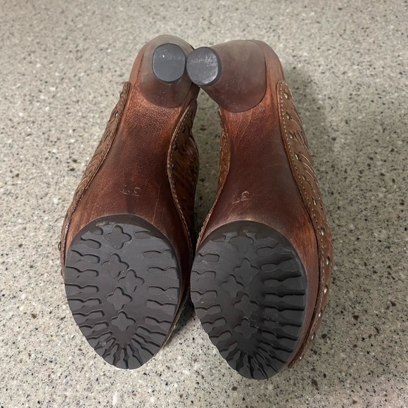 Zara Women’s Peep Hole Brown Leather Wooden Heel Size 37 - Picture 11 of 12